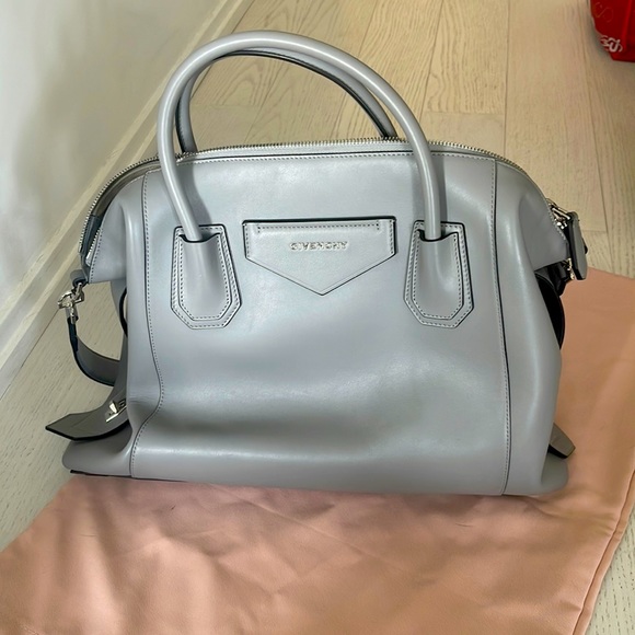 Givenchy Grey Leather Shoulder Bag Antigona - Picture 2 of 9